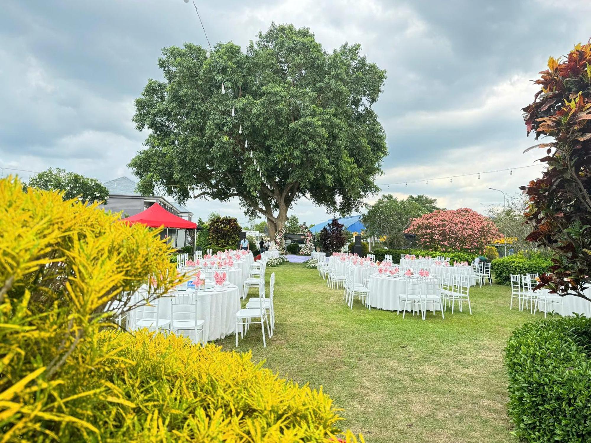 Dakruco Hotel Buon Ma Thuot Bagian luar foto