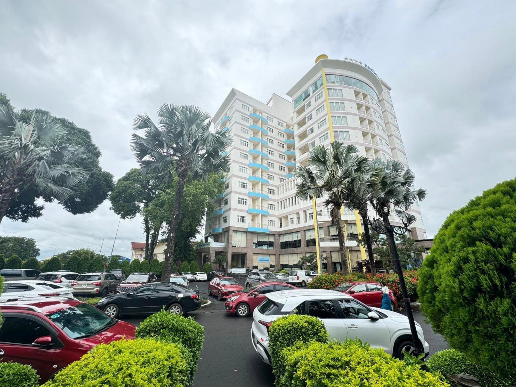 Dakruco Hotel Buon Ma Thuot Bagian luar foto