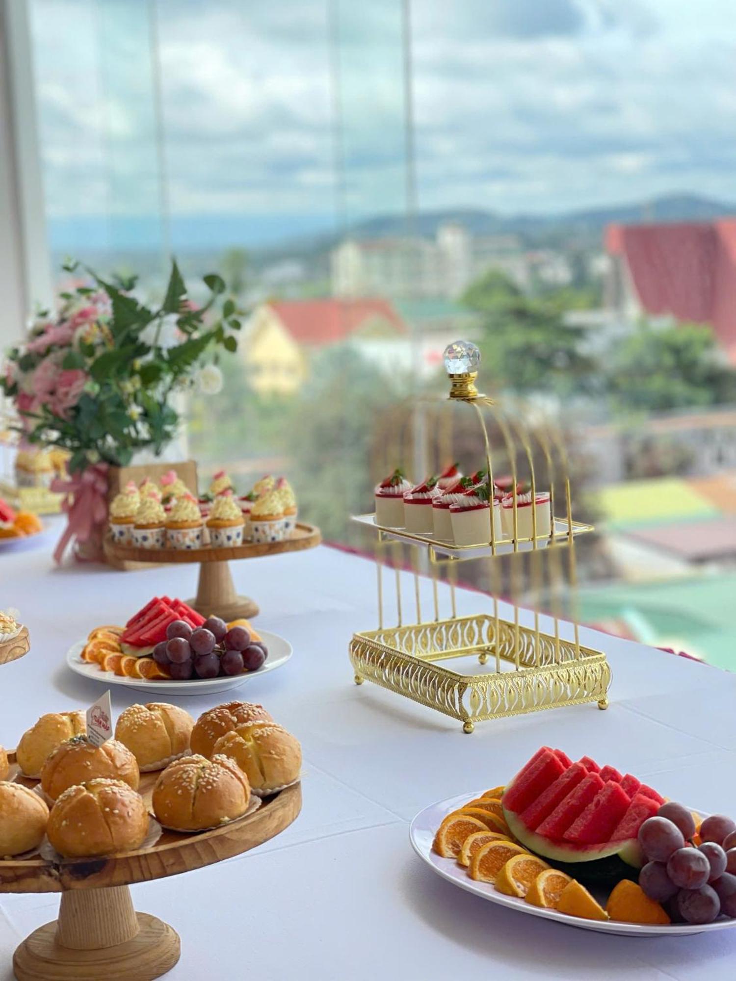 Dakruco Hotel Buon Ma Thuot Bagian luar foto