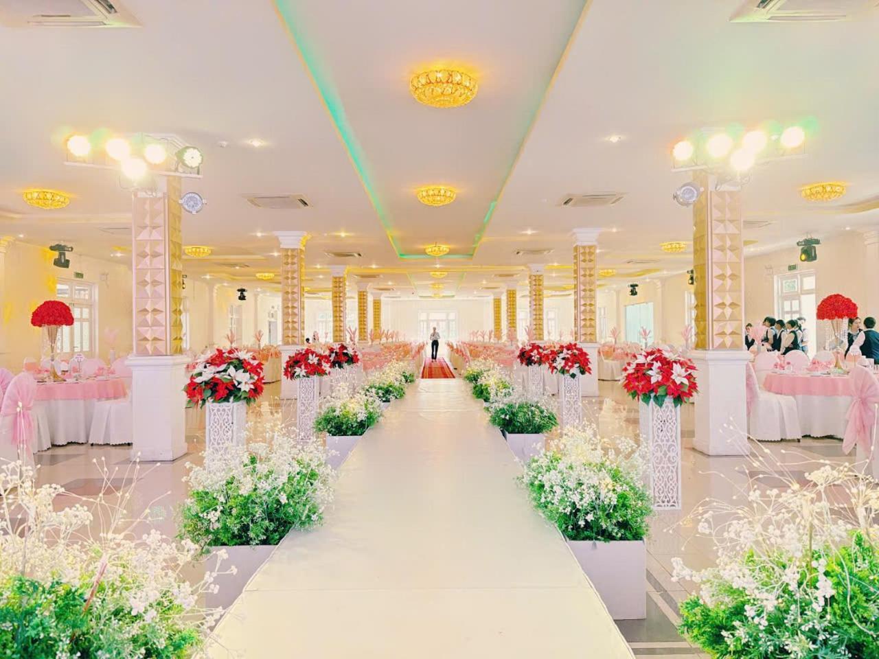 Dakruco Hotel Buon Ma Thuot Bagian luar foto