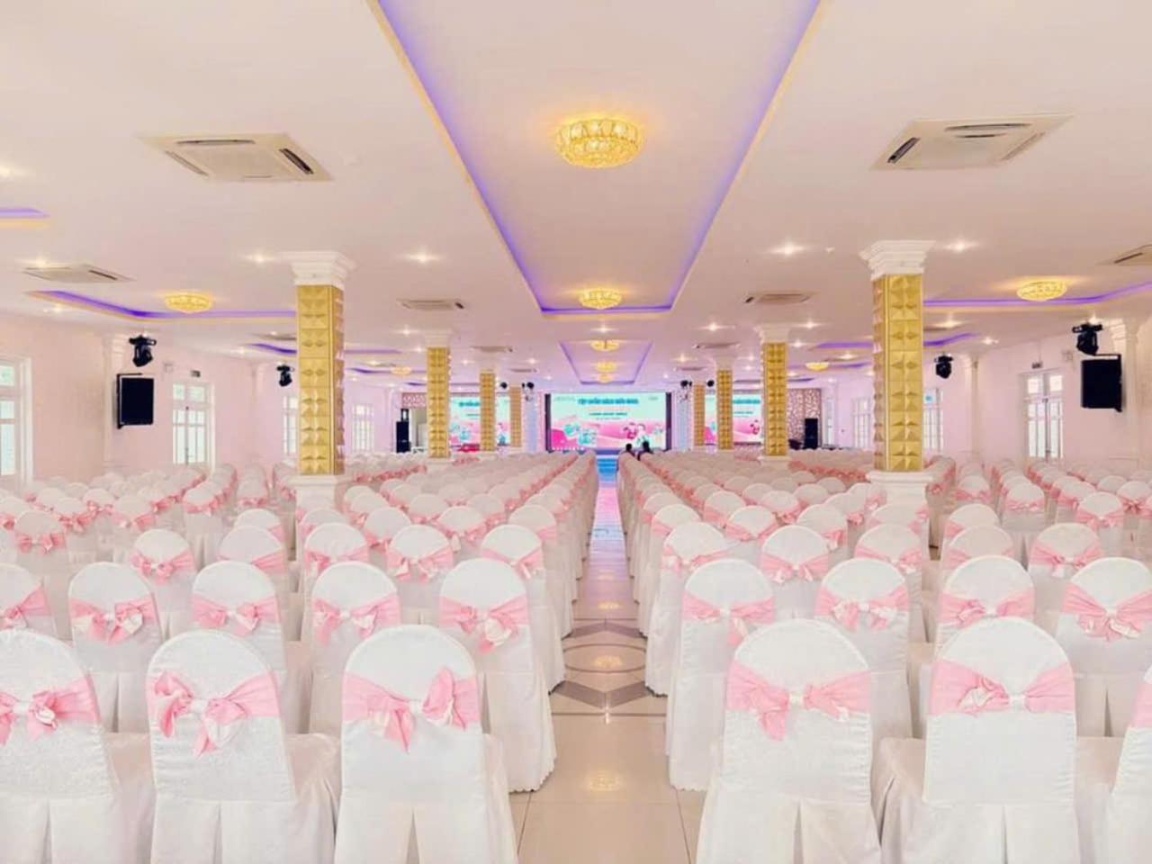 Dakruco Hotel Buon Ma Thuot Bagian luar foto