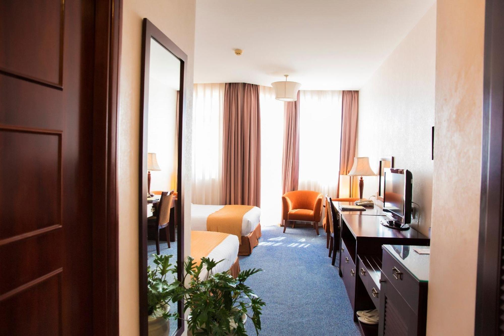 Dakruco Hotel Buon Ma Thuot Bagian luar foto